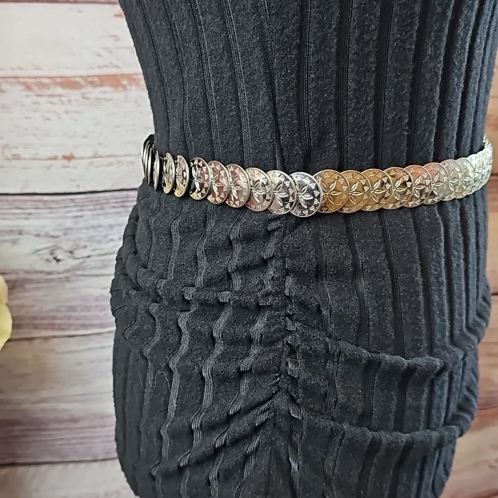 SILVER FLORAL DISC STRETCH BELT